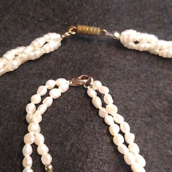 Elegant Three Strand Pearl/Jade/Coral Beaded Twisted Necklace & Bracelet - Picture 6 of 9